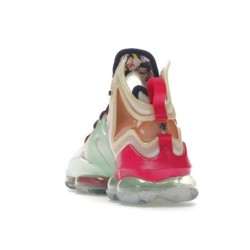 Nike LeBron 19 - Alliant Tradition Sportive et Innovation Technologique