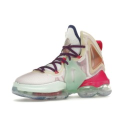 Nike LeBron 19 - Alliant Tradition Sportive et Innovation Technologique